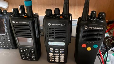 摩托羅拉GP338對講機MDC1200信令與森?？怂?800通信的軟件設計方案